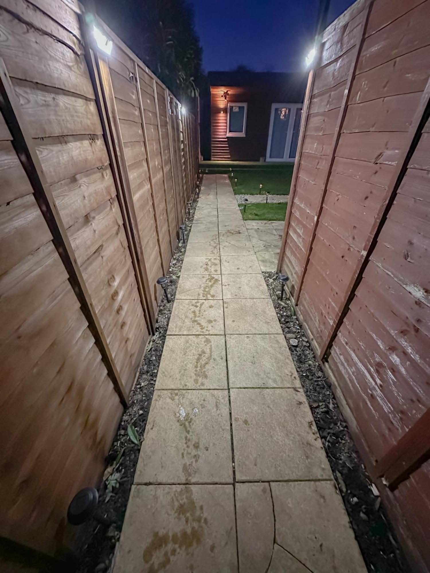Stunning Studio Garden House - Free Wifi & Parking Hendon Eksteriør bilde